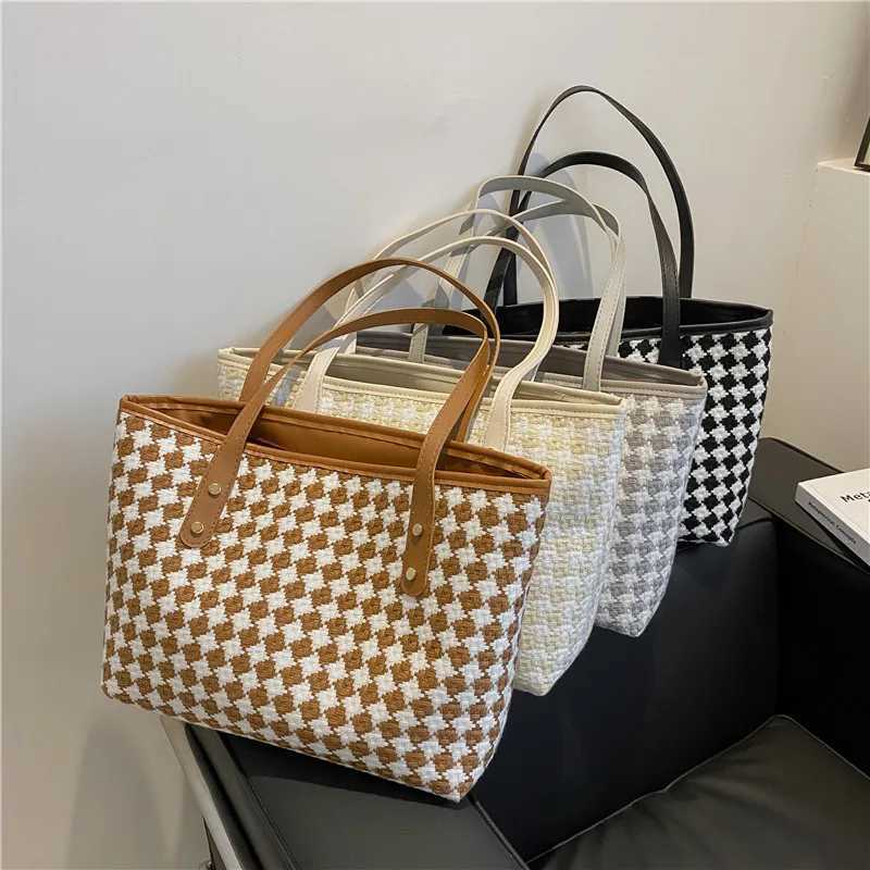 Simple commuting leisure style large bag new trendy and fashionable plaid shoulder bag large capacity tote bag W250524