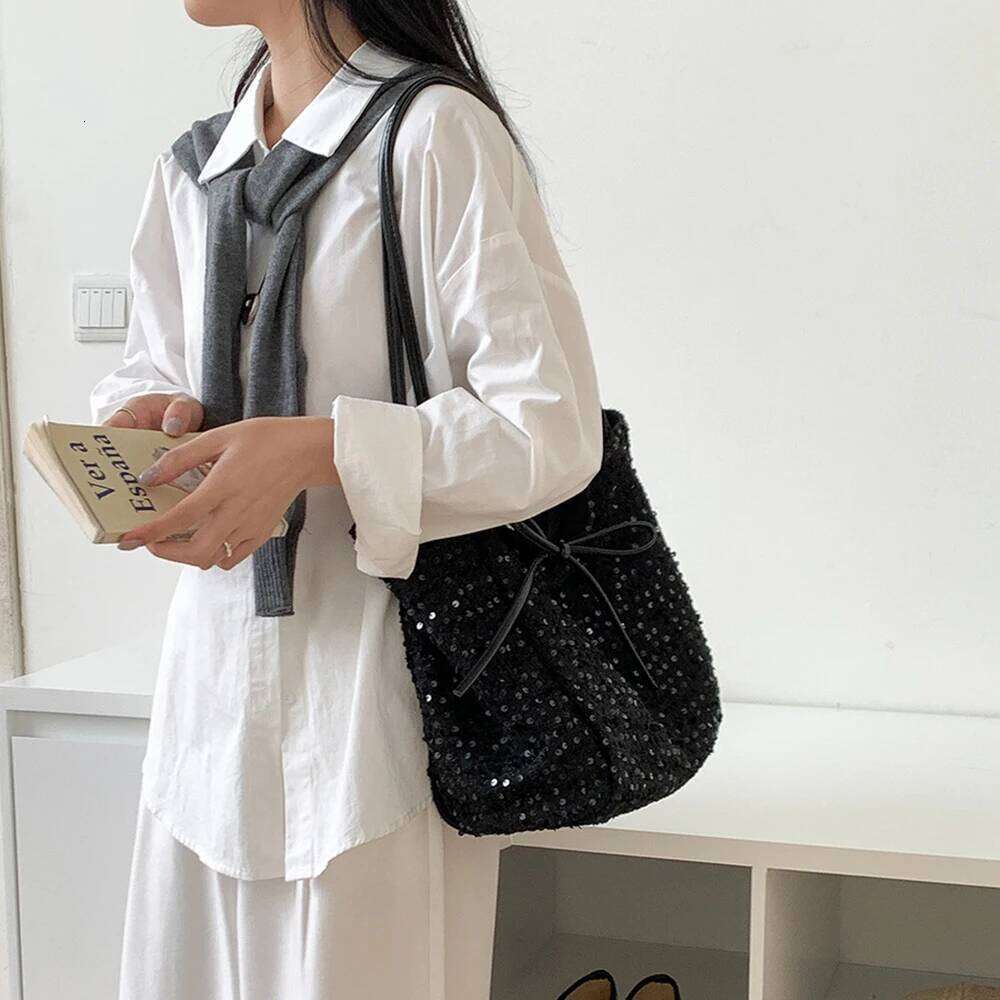 Blingbling Glitter Tote Women Large Capacity Sequins Shoulder Bags 2025 New Trendy Underarm Bag Casual Versatile Totes Pack