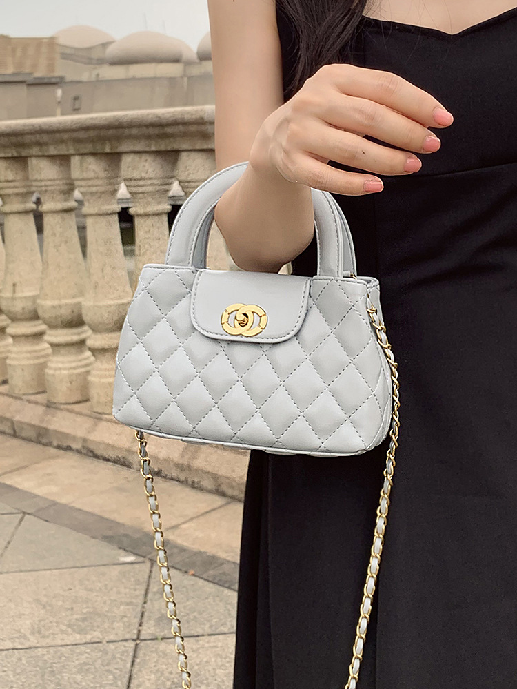 Free shipping designer diamond-shaped hand-held bag 2025 Summer Niche New chain bag Fashionable Casual Versatile commuting single-shoulder crossbody b