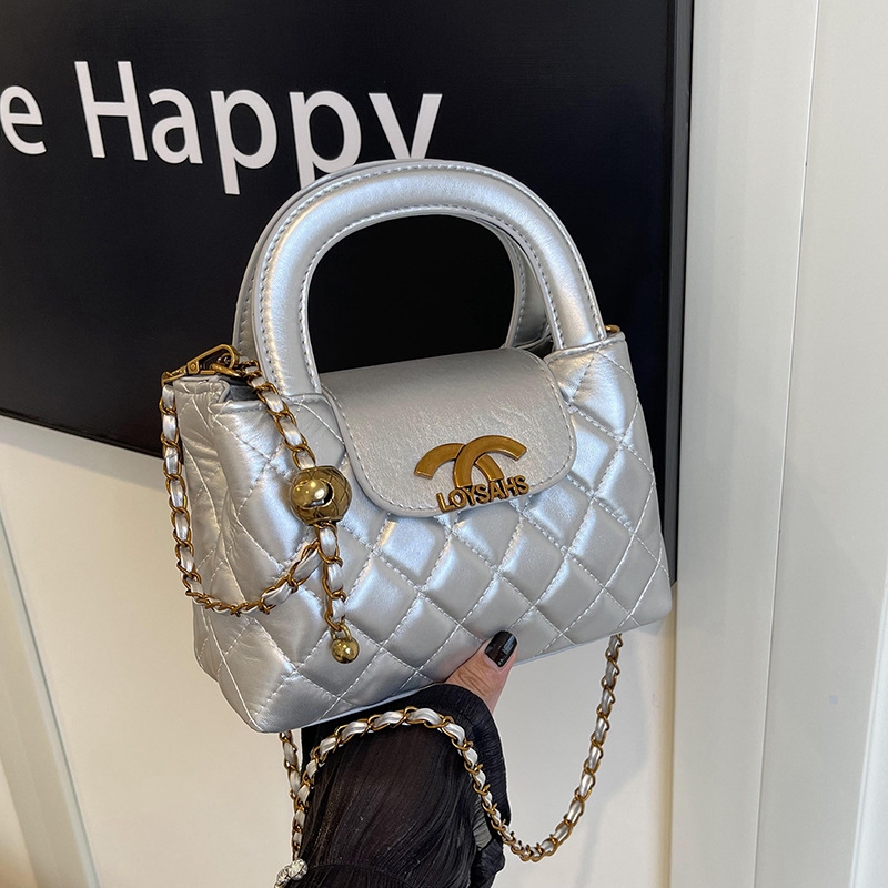 Free shipping designer's new single-shoulder crossbody bag for women's foreign trade, fashionable and trendy light luxury hand-held diamond 