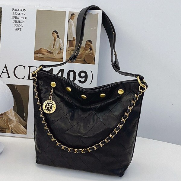 Minimalist Handbag Underarm 2025 New Quilted Casual Shoulder Crossbody Women's Fashionable Bag