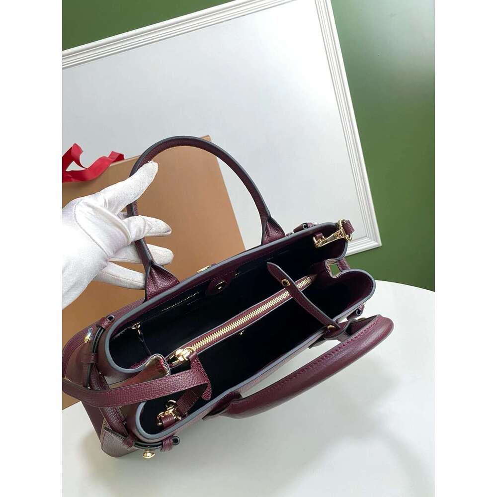 Ladies Tote Large Capacity Handbag Crossbody Bag Made of Genuine Leather Material New High Quality Fashionable Elegant bag