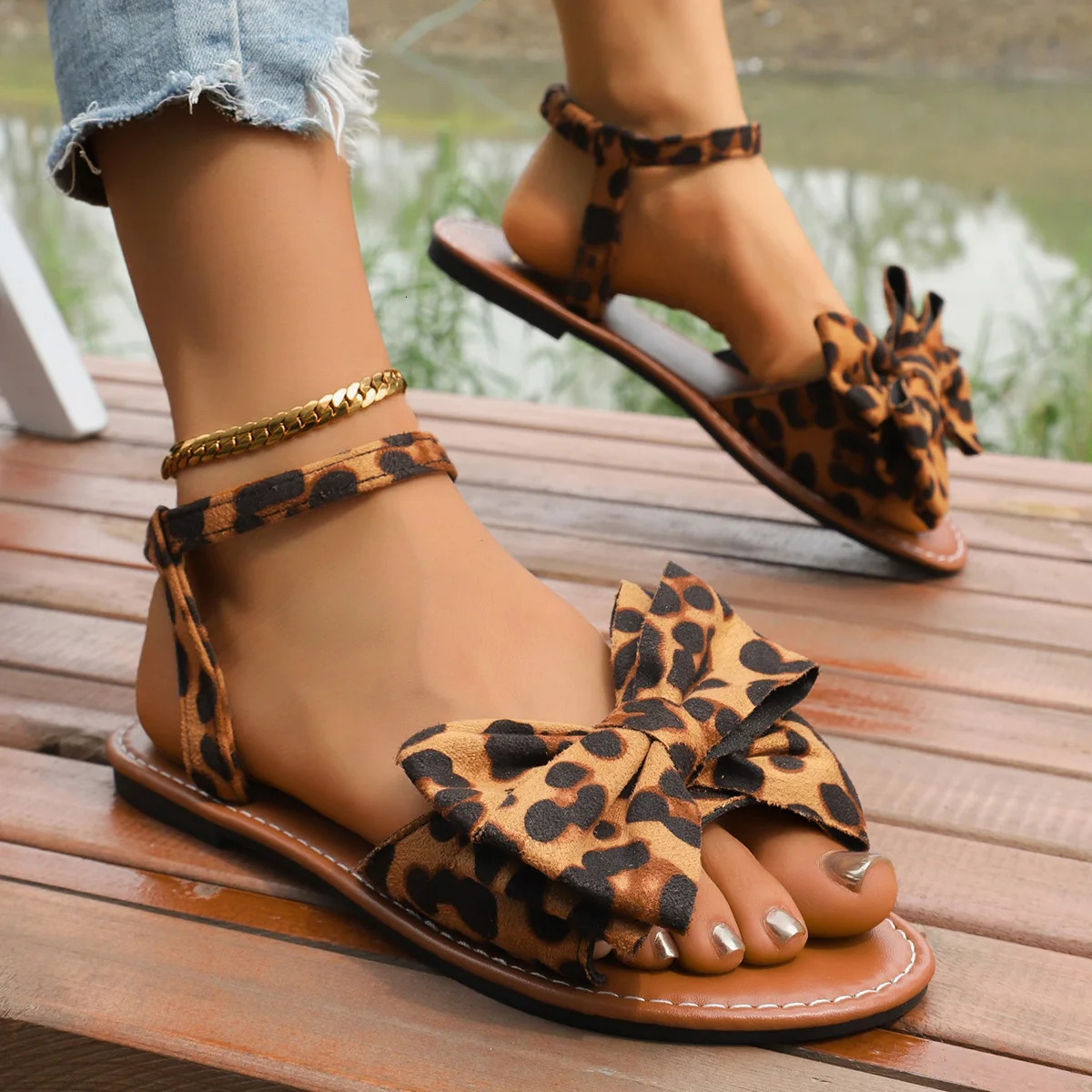 Large Bowknot Decor Suede Leopard Print Sandals Summer Flat Heel Casual Rome Shoes Fashion Soft Sole Nonslip Beach Sandals 250526