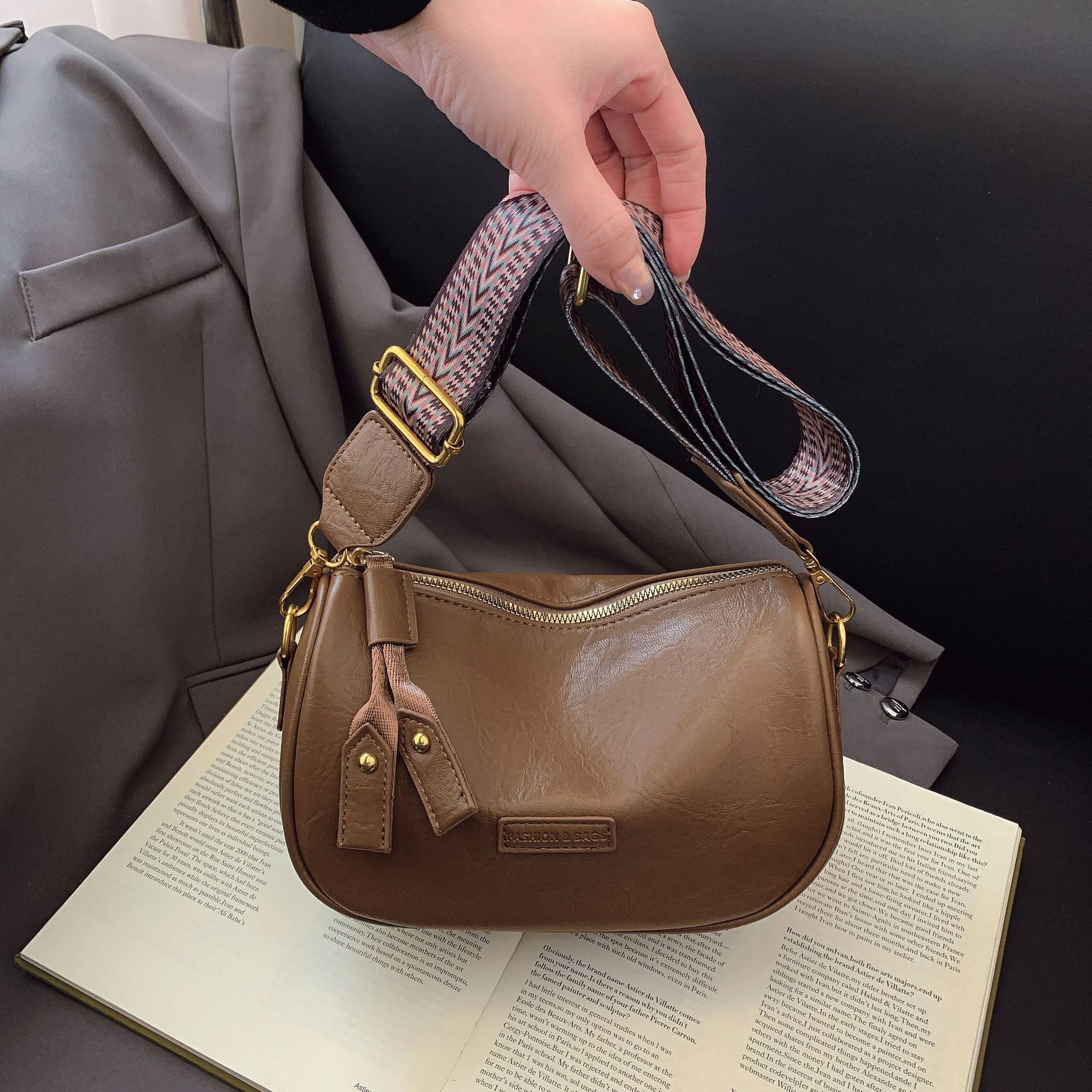 Textured Retro Small Bag For Women 2025 New Style This Year's Popular Simple Shoulder Bag Wide Shoulder Strap Crossbody Dumpling Bag
