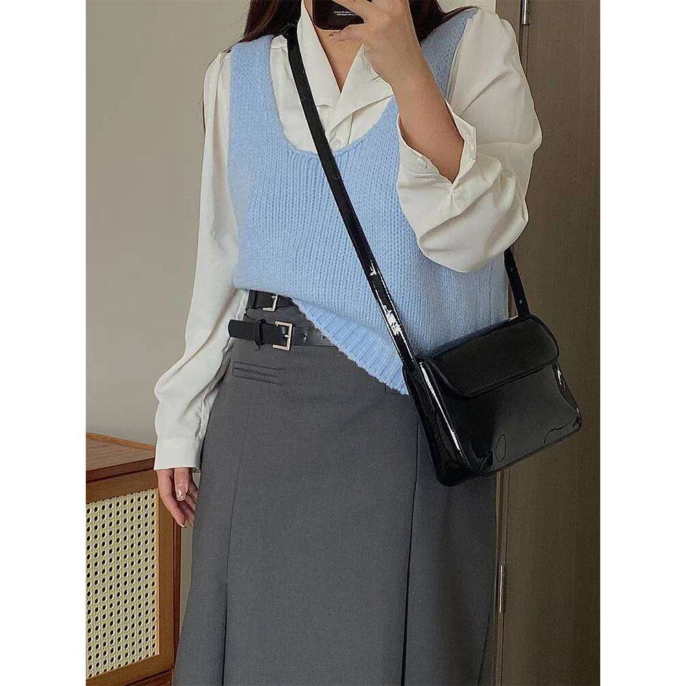 Wine Red PU Underarm 2023 New Women's Vintage Lacquer Leather Shiny Buckle Single Shoulder Elegant Crossbody Bag