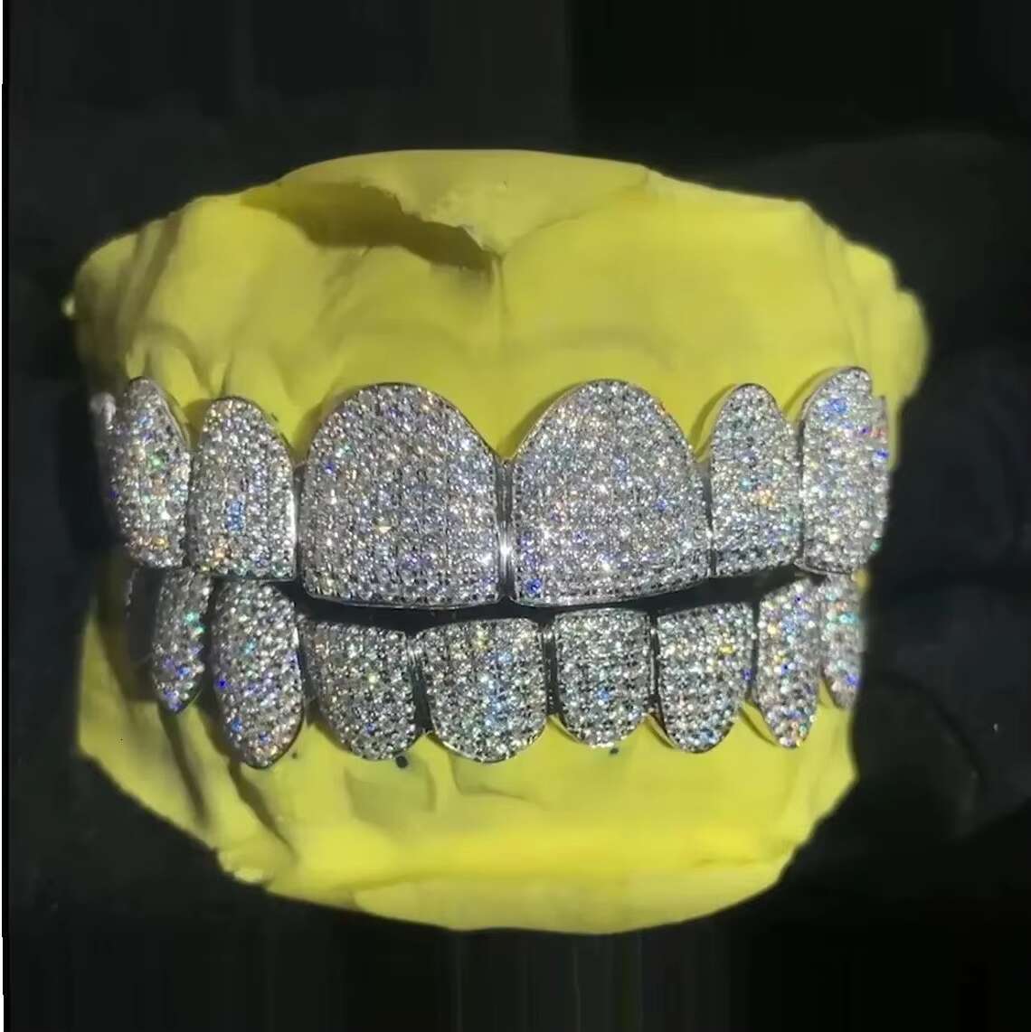 Best Prices on Trendy Lab Grown Diamond Custom Fine Body Jewelry Sparkling Grillz with Smile Fashion Forward Statement