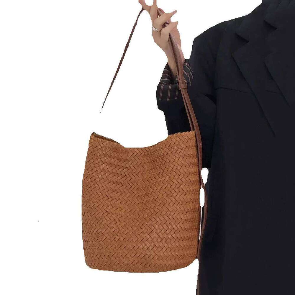 Designer Luxury Designer Luxury Hand-Woven 2025 New French Vintage Vacation Beach PU Leather Large Capacity Women's One-Shoulder Crossbody Bucket