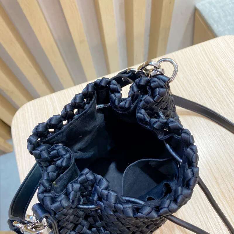 2023 Fashion Cowhide Retro Woven Hollow Bucket Ins Unisex Handbag Women Men Shoulder Crossbody Bag