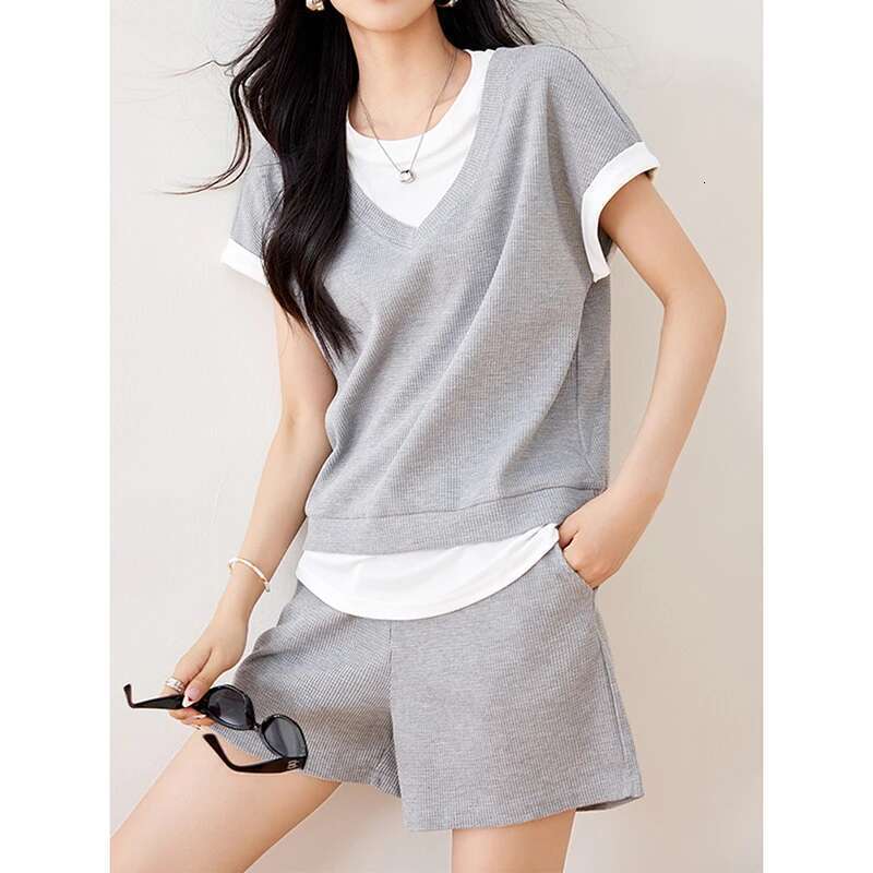 Woman Solid Round Neck Knitted Pullover Loose Comfortable Fake T-Shirt Shorts Two-Piece Set Fashion New