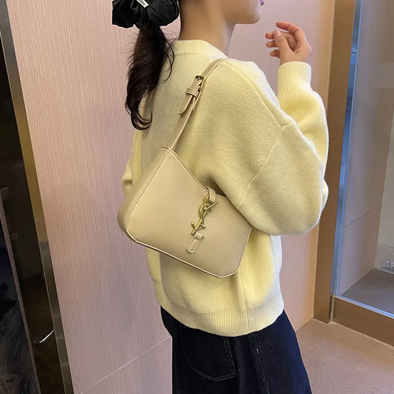 Designer Bag Shoulder Bag Crossbody Bag Luxury Bag Purse Designer 2025 New ladies' embossed silk scarf woven princess bag hand bill shoulder cros