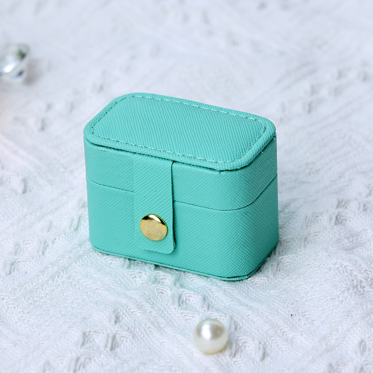 Portable PU Leather Jewelry Case for Travel - Compact and Sturdy