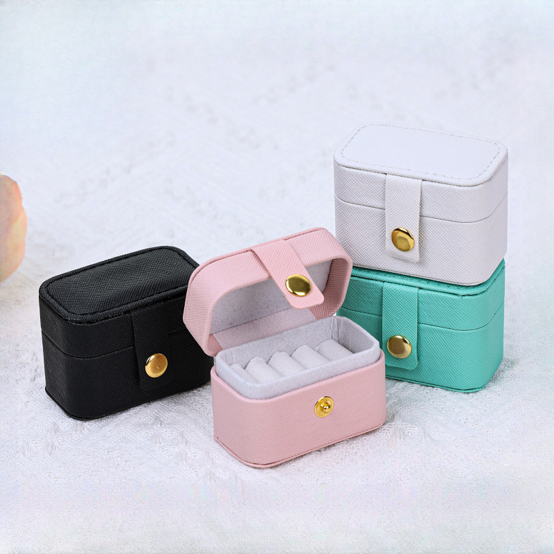 Portable PU Leather Jewelry Case for Travel - Compact and Sturdy