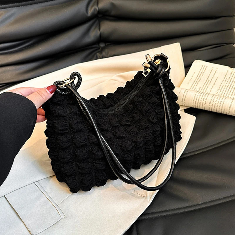 Canvas Wrinkle Bag for Women Shoulder Bags Pleated Bubbles Handbags Padded Casual Underarm Quilted Bag Tote Cloud Bag Purse 250526