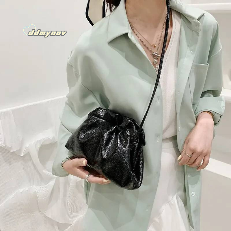 Women Leather Hobos Retro Cloud Crossbody Small Phone Design Clutch Clip Bag Female Bolsa ddmynov
