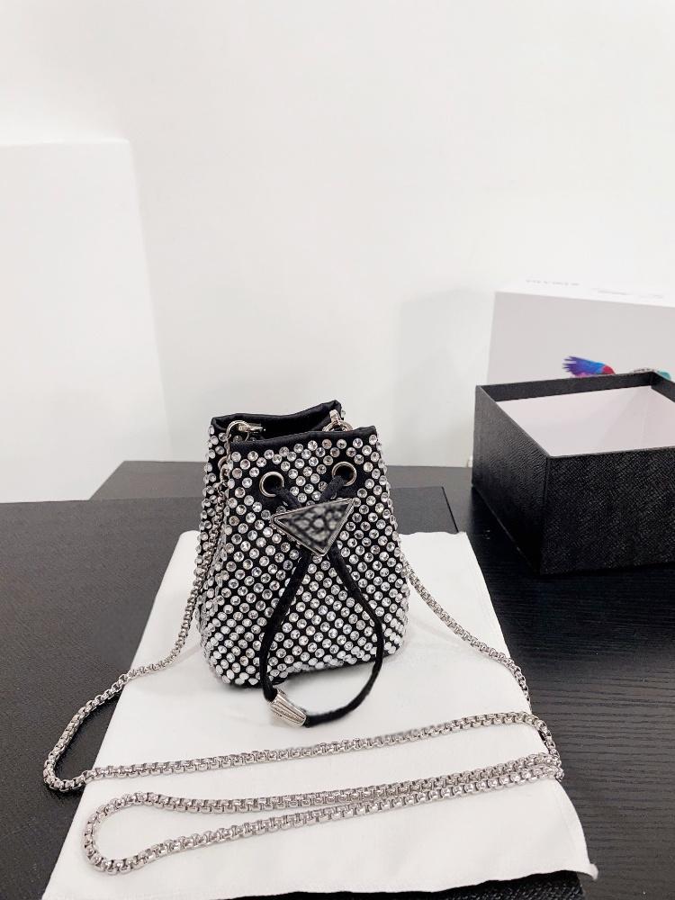 Popular mini niche design 2025 women's bag fashion rhinestone bag chain bucket crossbody bag