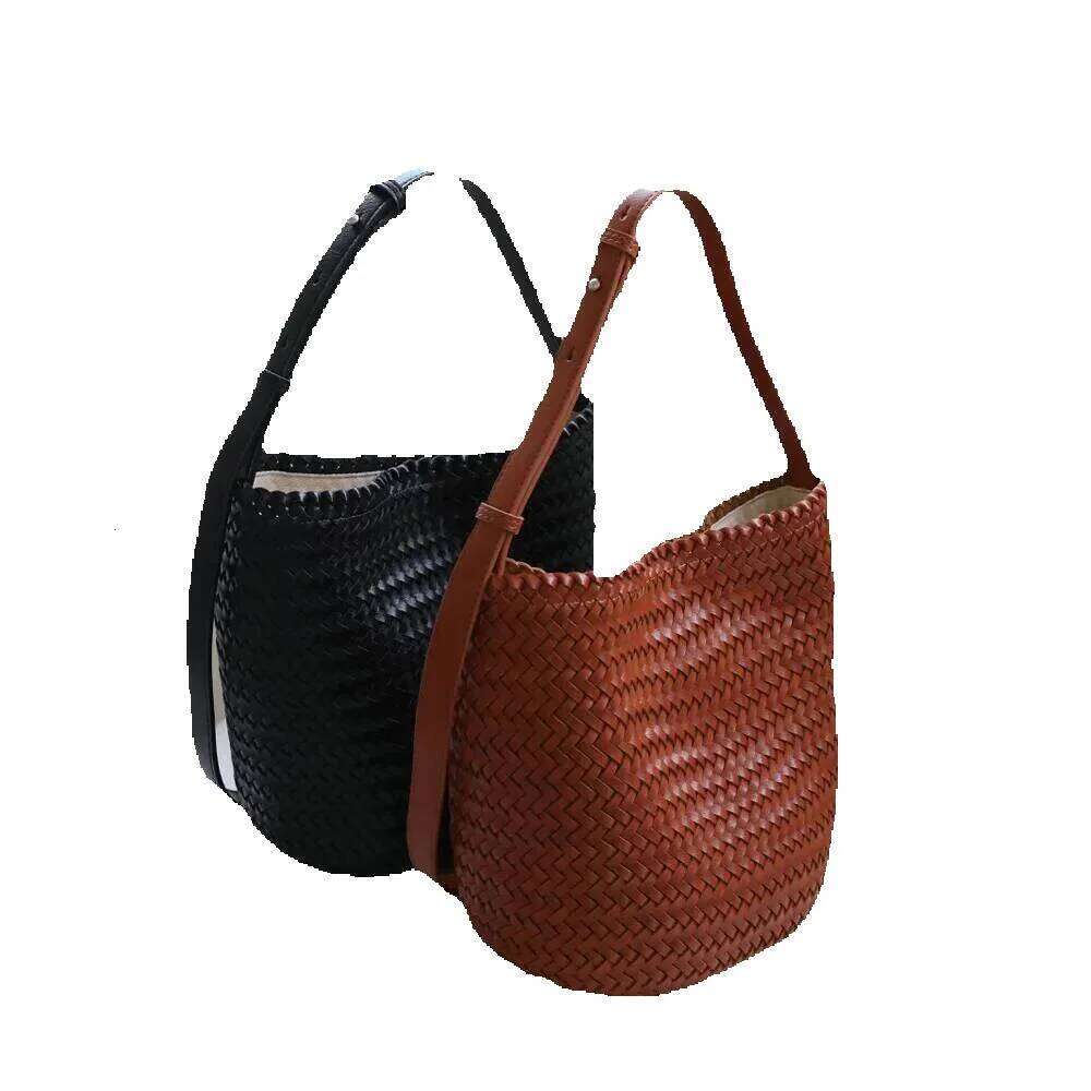 Designer Luxury Designer Luxury Hand-Woven 2025 New French Vintage Vacation Beach PU Leather Large Capacity Women's One-Shoulder Crossbody Bucket