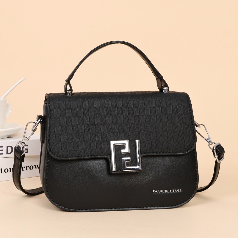 Top quality brand new free delivery designer bag 2025 new fashionable high-end texture niche armpit chain diagonal cross shoulder bag new free deliver