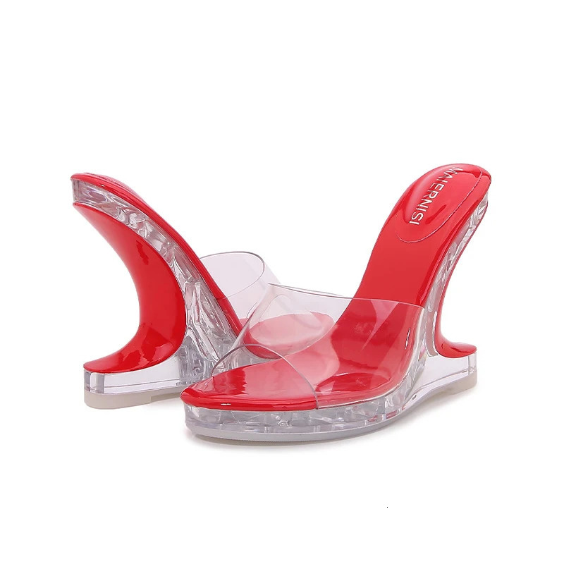 The summer highheeled sandals are versatile transparent banquet crystal shoes show the toes and worn with wedge hee 250526
