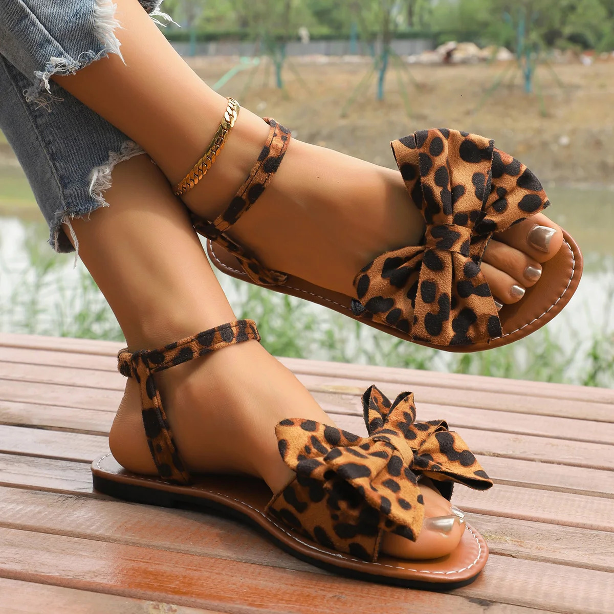 Large Bowknot Decor Suede Leopard Print Sandals Summer Flat Heel Casual Rome Shoes Fashion Soft Sole Nonslip Beach Sandals 250526
