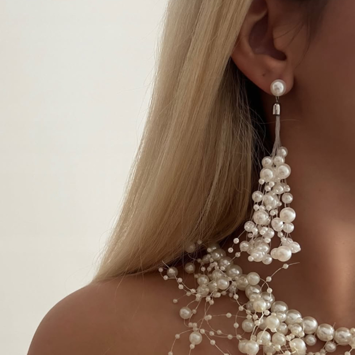 European and American Luxury Inspired Vintage Pearl Long Tassel Studs with a Celestial Style Fashion Necklace