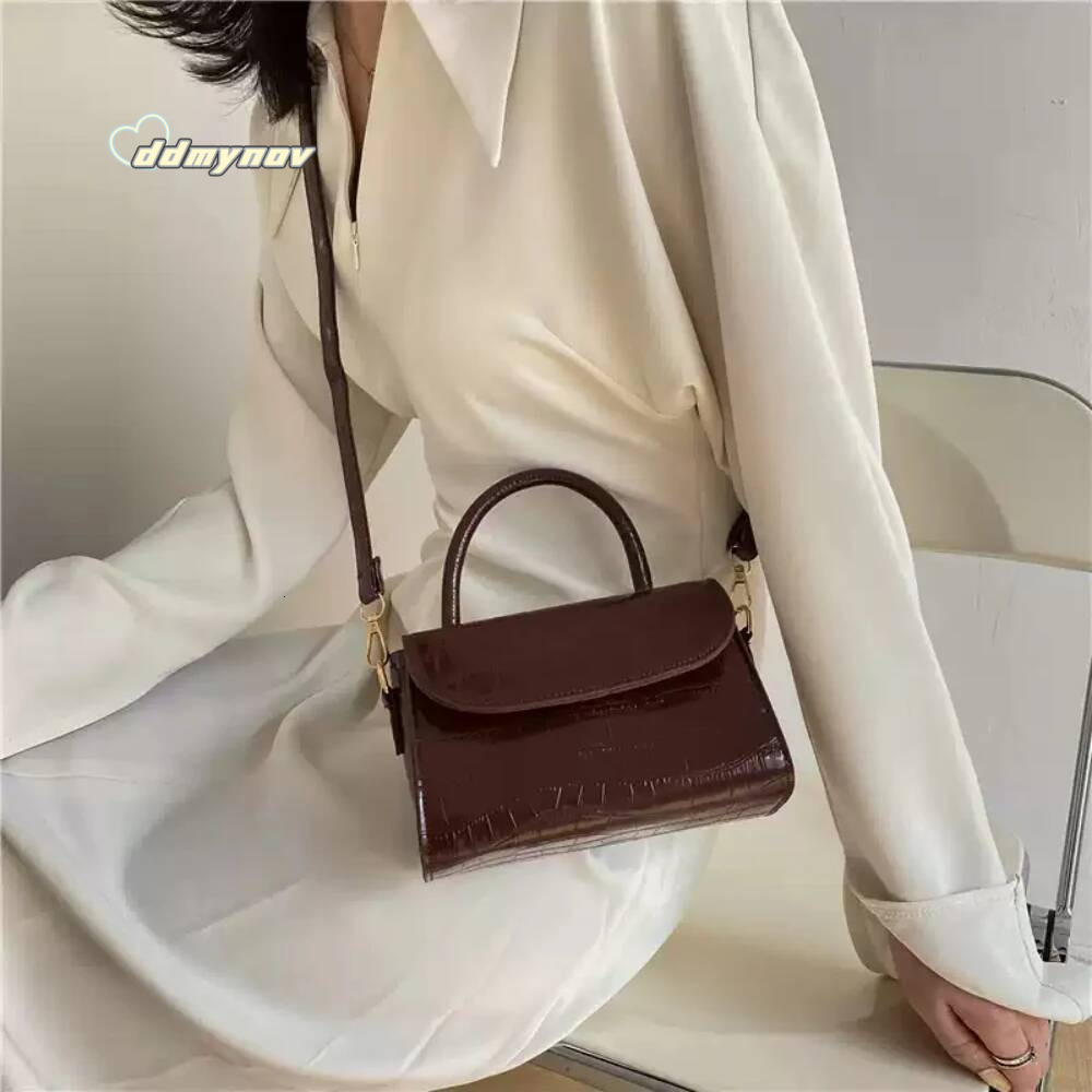 2025 New Fashion Women Handbag Light Delicate Texture Solid Color Crossbody Bag All-Matched Commute Shoulder Bags ddmynov