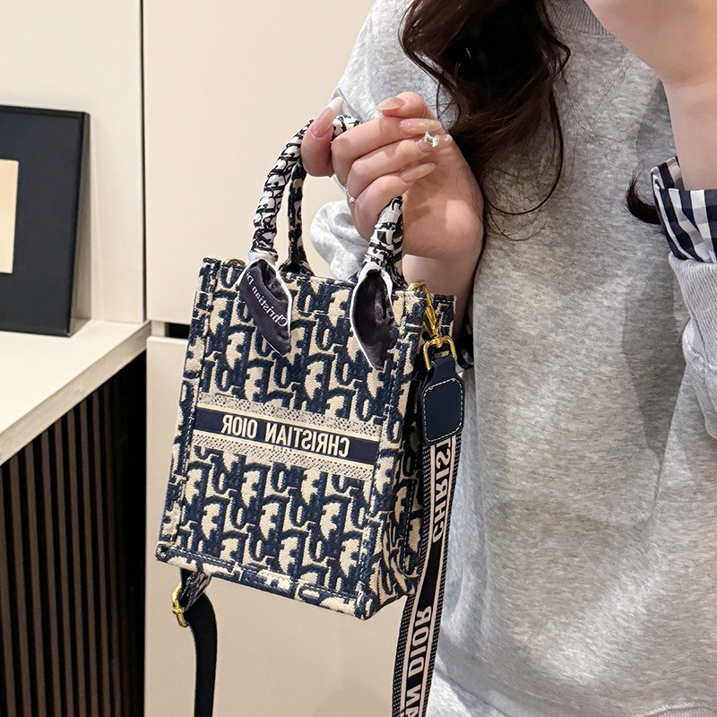 Free shipping designer Women's musical score small bag, single-shoulder crossbody hand-held women's bag, lettered embroidered small tote bag