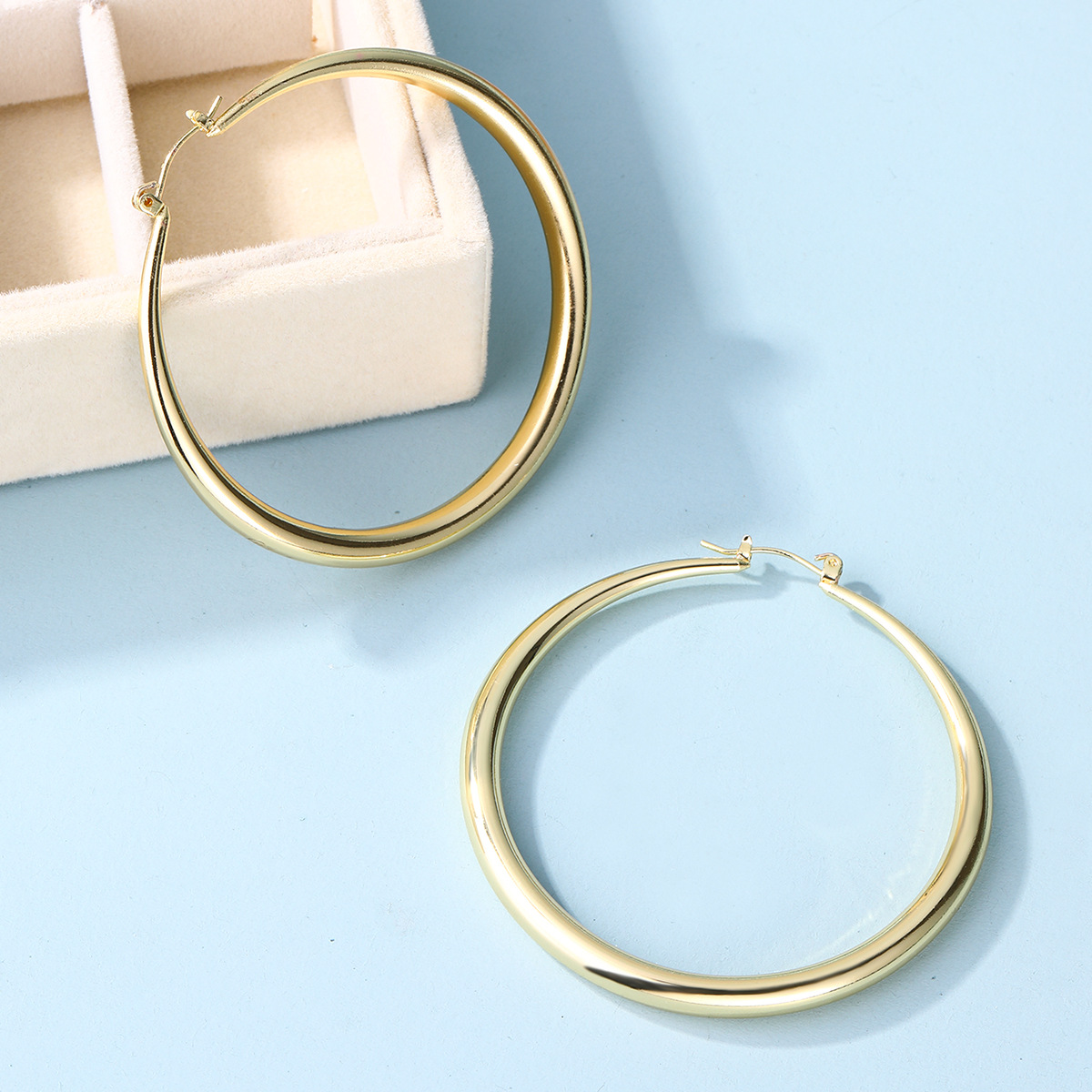 Hot selling European and American Cross border Alloy Earrings Simple yet Exaggerated Large Circle Design for Stylish and Versatile Women Accessories