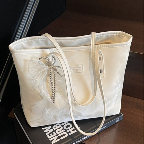 Trendy and Stylish Underarm for Women 2025 New Fashion Single Shoulder Korean Version Casual Design Commuter Tote Bag