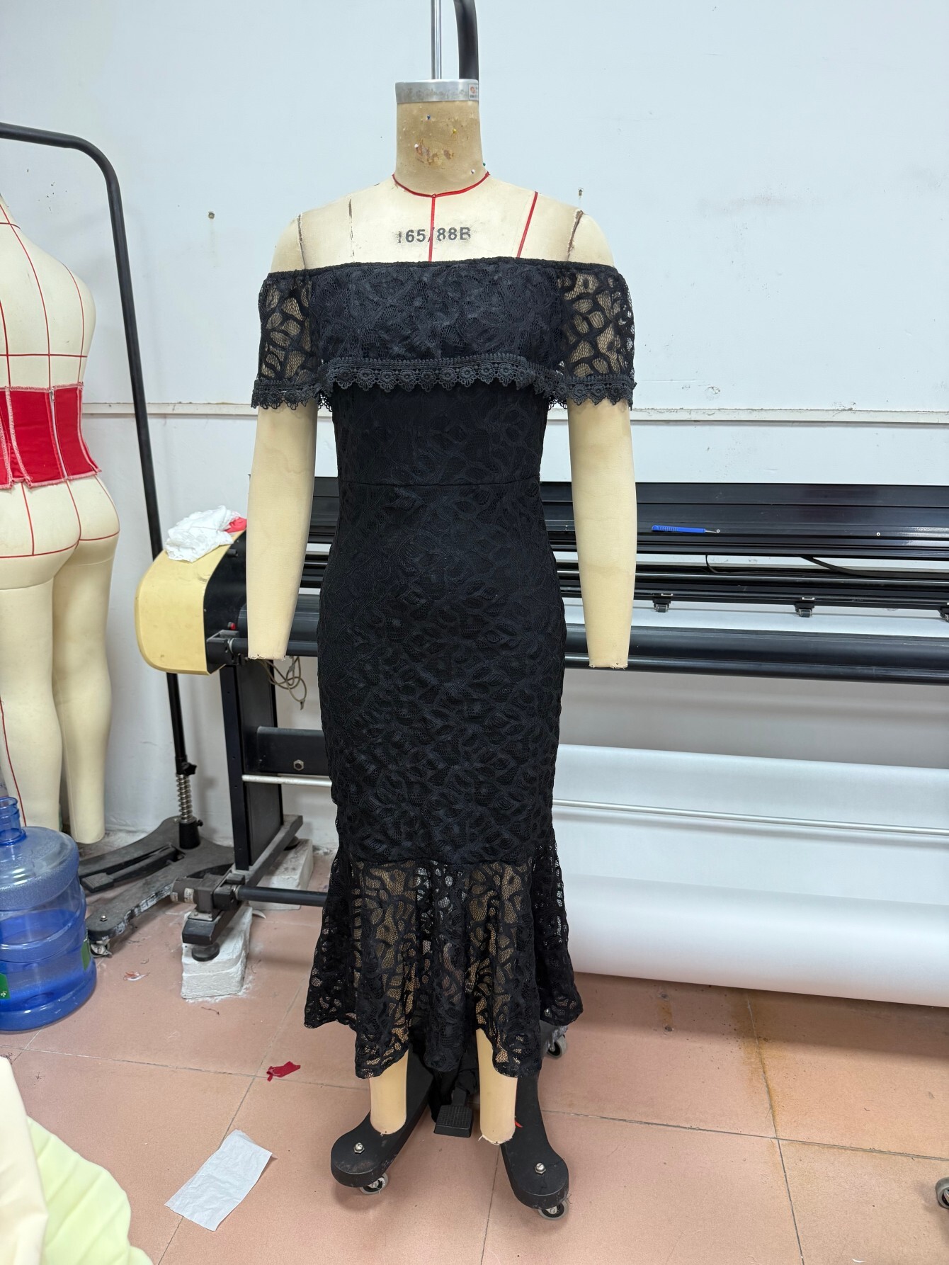 Off shoulder lace wrap buttocks sexy banquet dress new dress