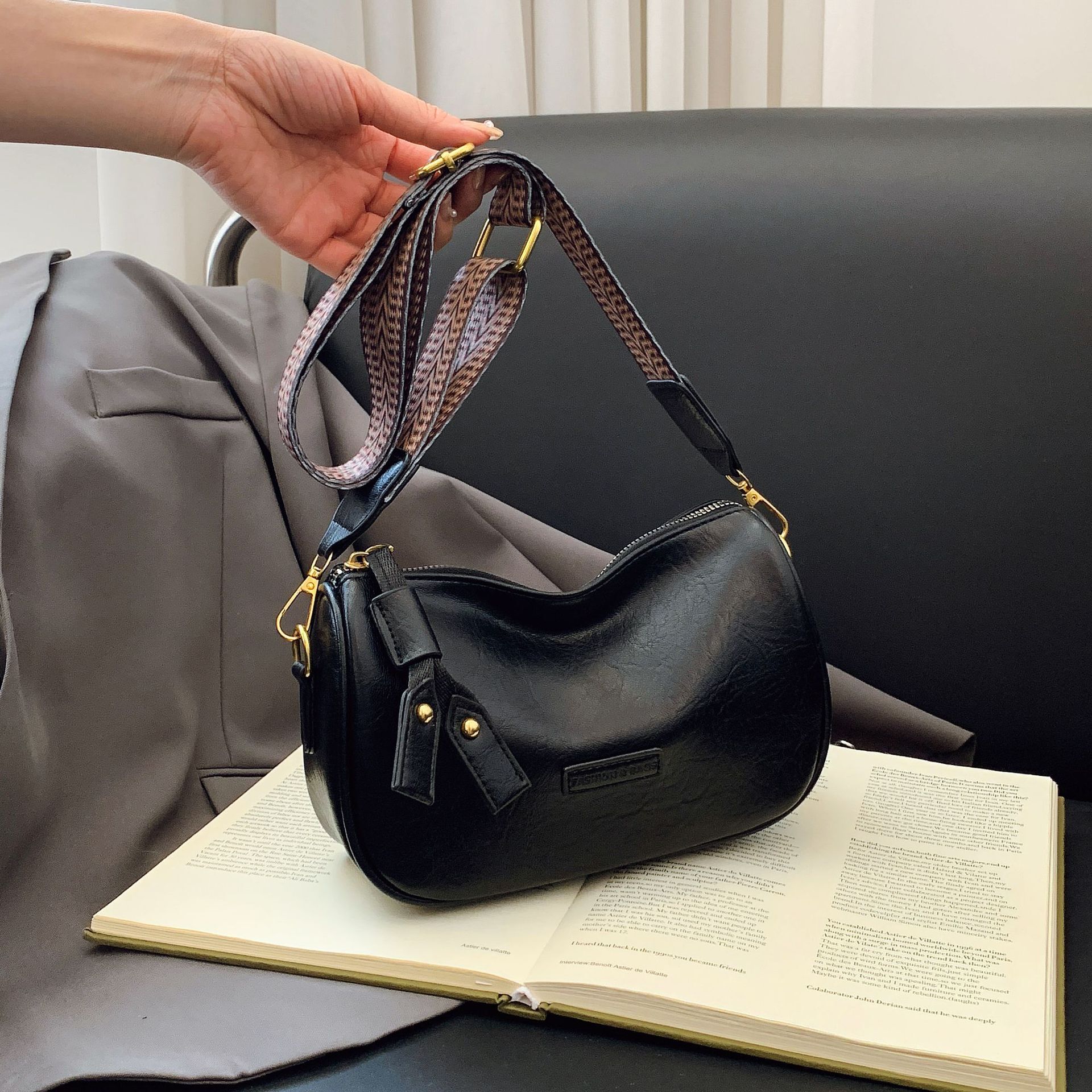 Textured Retro Small Bag For Women 2025 New Style This Year's Popular Simple Shoulder Bag Wide Shoulder Strap Crossbody Dumpling Bag