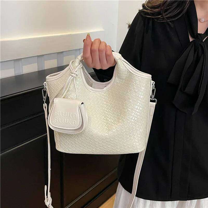 Hot Selling Fashionable Crossbody Bag For Women Minimalist Vintage Leather Handbag Designer Tote With Letter Large Capacity Designer Bags