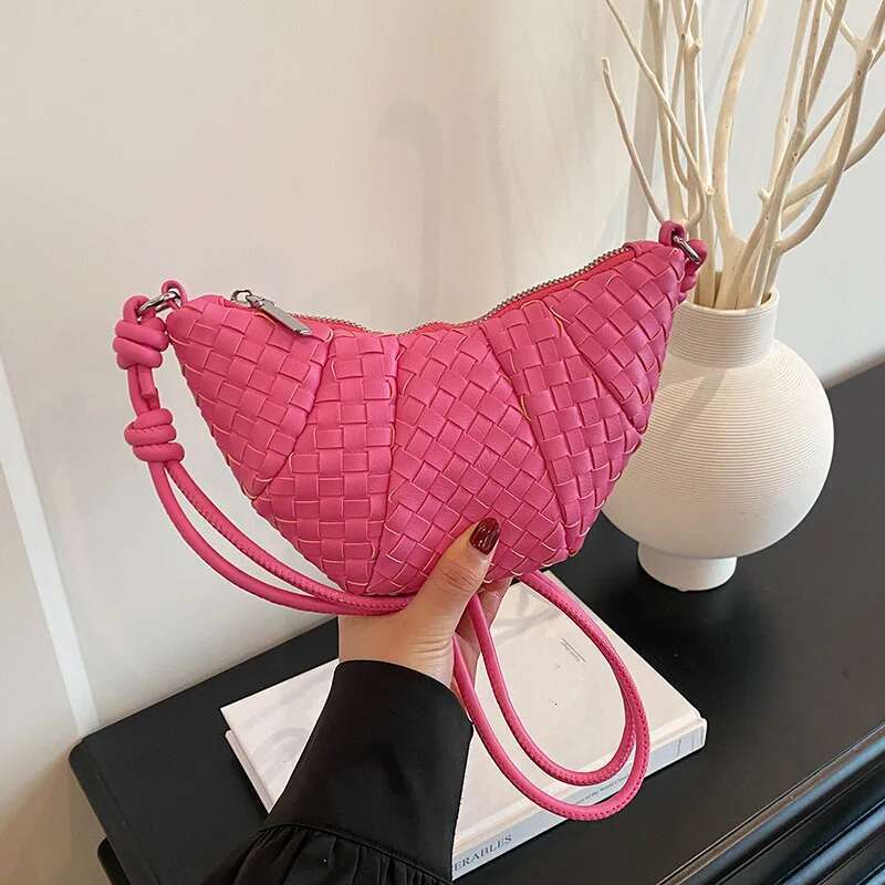 Premium Niche Design Hand-Woven Simple Croissant Crescent Shoulder Armpit Bag
