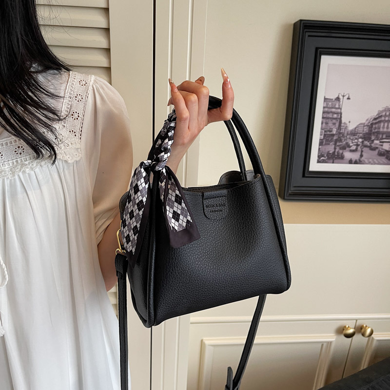 2025 Spring/Summer New Fashion Versatile High-Quality for Women Commuting Handbag Stylish Korean Version Shoulder Crossbody Bag