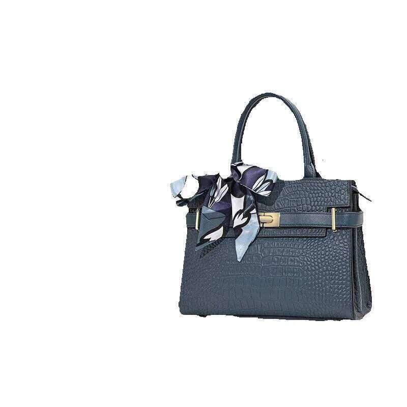 Designer Luxury Designer Luxury New Style Women's Mom-Style Handbag, Blue Color Gold Buckle Cowhide Leather Large Capacity Commuter Handbag For W