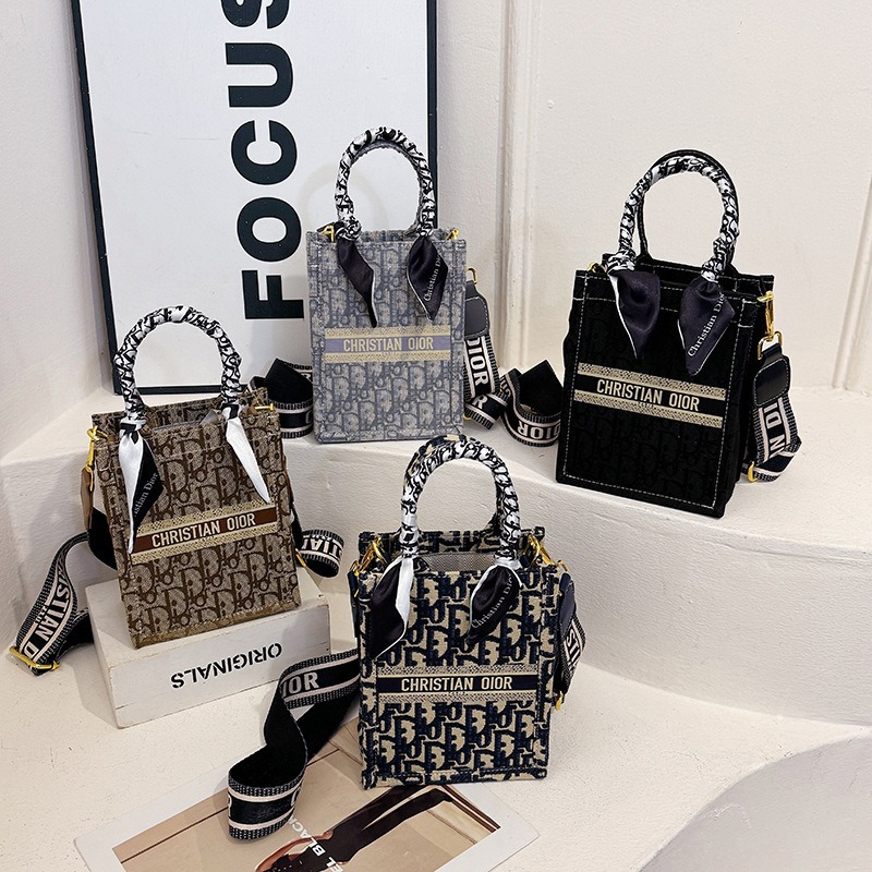 Free shipping designer Women's musical score small bag, single-shoulder crossbody hand-held women's bag, lettered embroidered small tote bag
