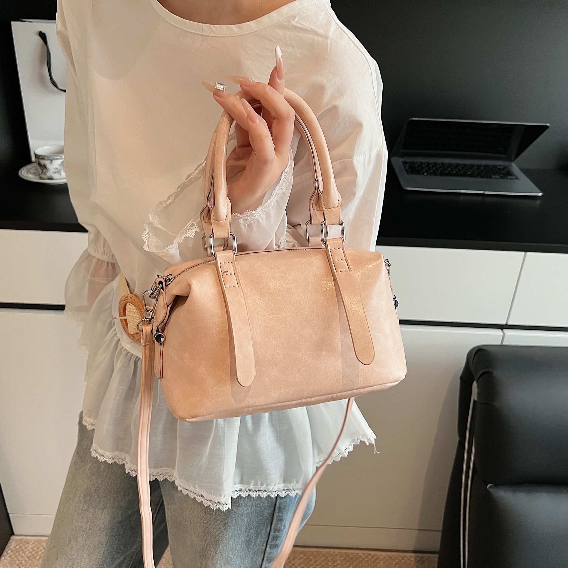 Korean Niche Design Crossbody for Women 2025 New High-end Handbag Fashion Large Capacity Shoulder Bag