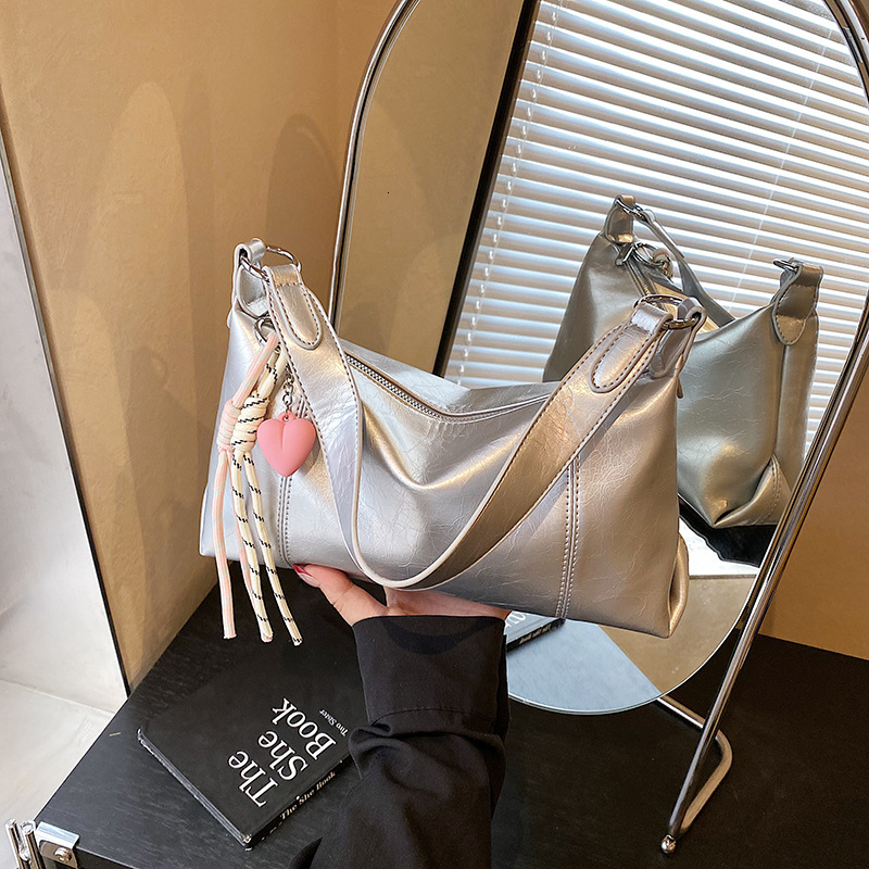 2025 New Large Capacity Fashion Versatile Commuter Underarm Soft Leather Simple Handbag Casual Shoulder Bag for Women