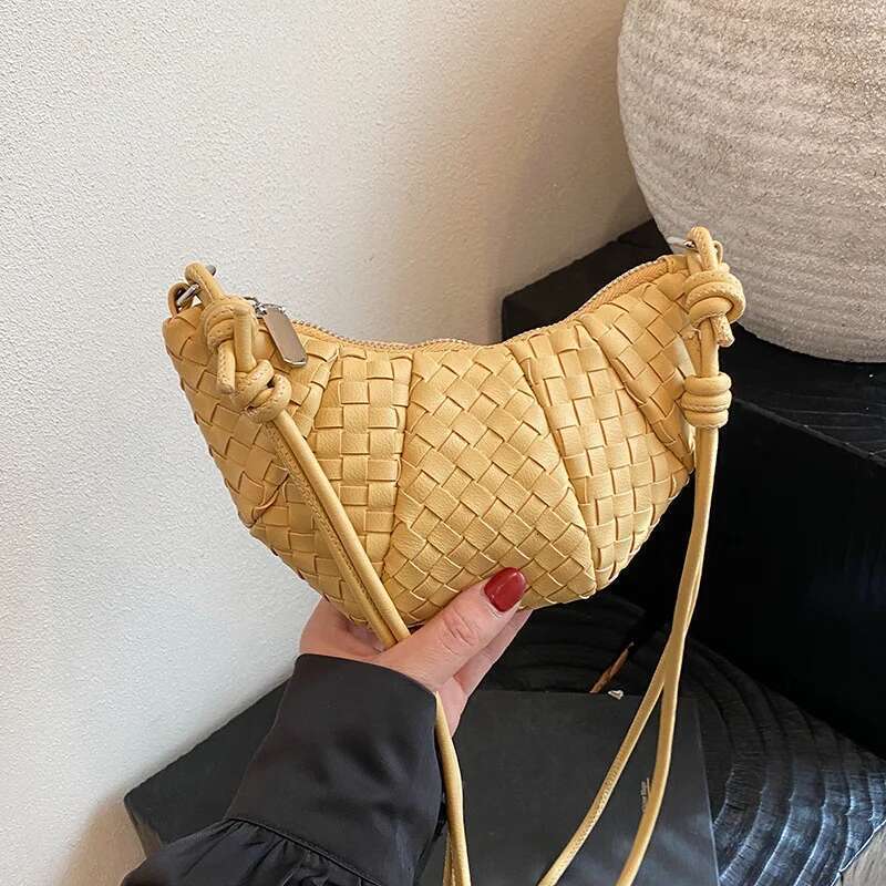 Premium Niche Design Hand-Woven Simple Croissant Crescent Shoulder Armpit Bag