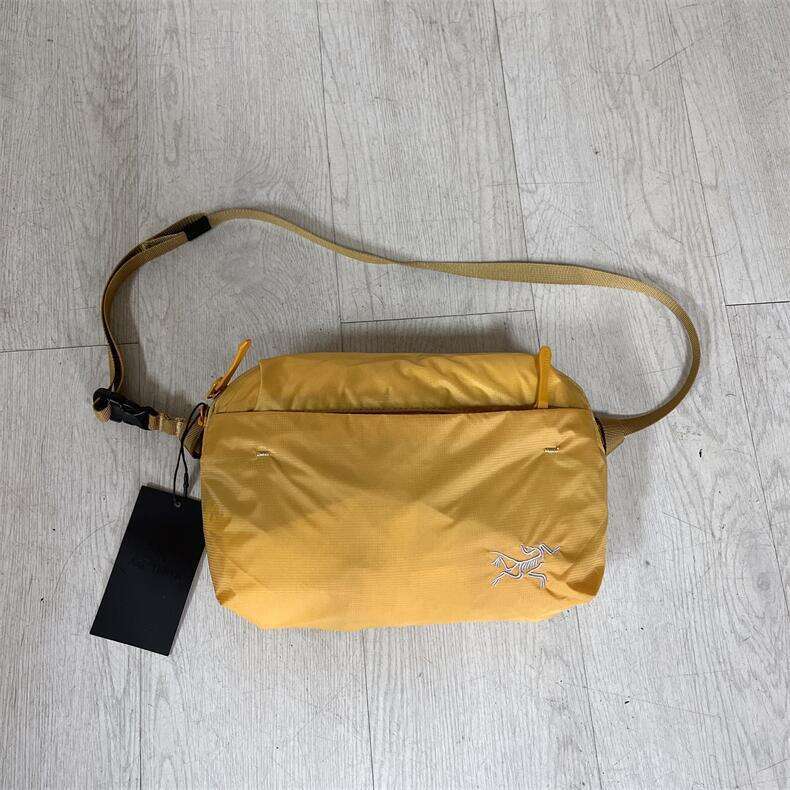 Chicken Skeleton Bird Heliad 6L Outdoor Lightweight Travel Shoulder Casual Crossbody Versatile Waist Bag