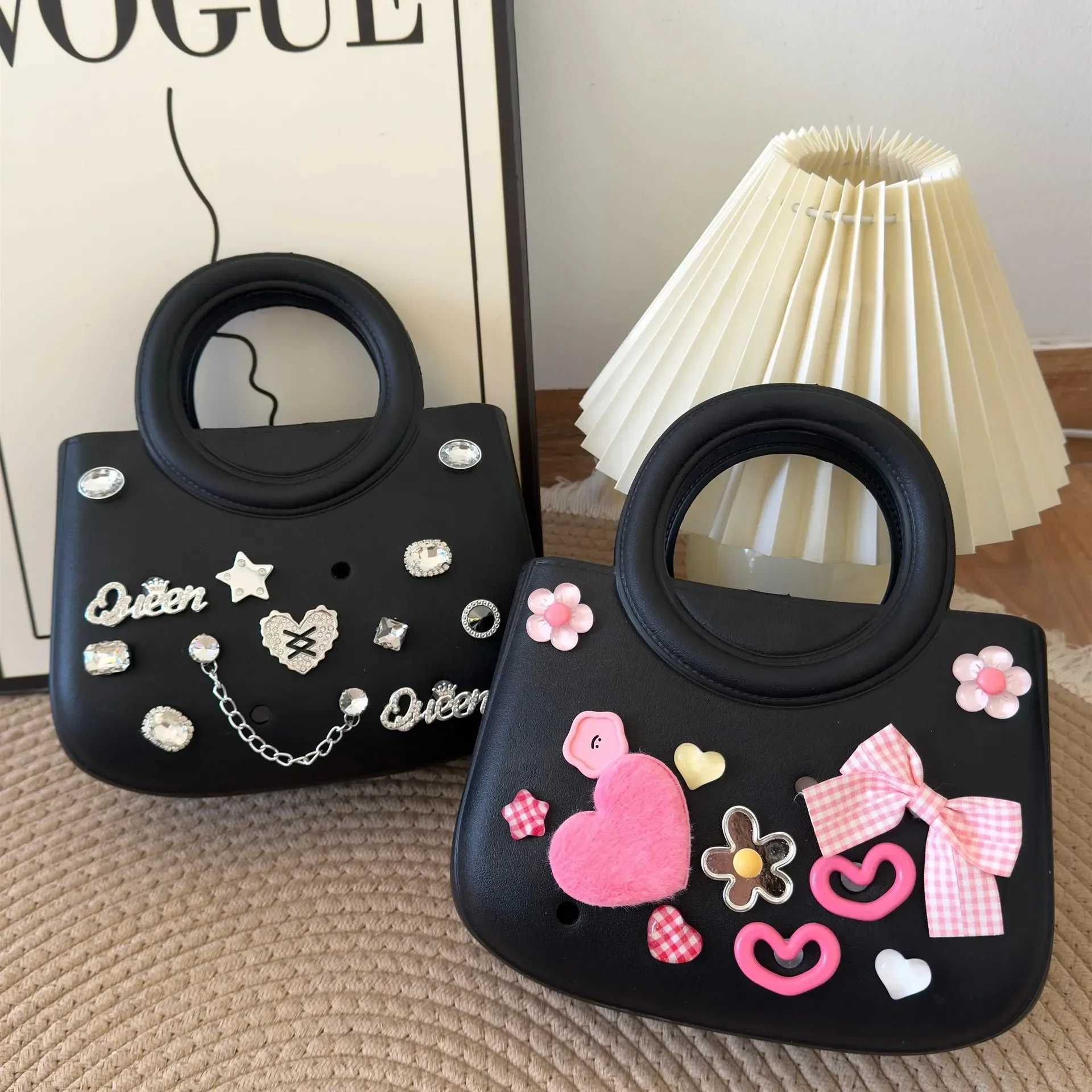 Fashionable round Ladies Handbag Cartoon Heart Shaped Storage Bag EVA Caddy Beach Bag Hole Design Travel Storage Pouch Makeup W250524