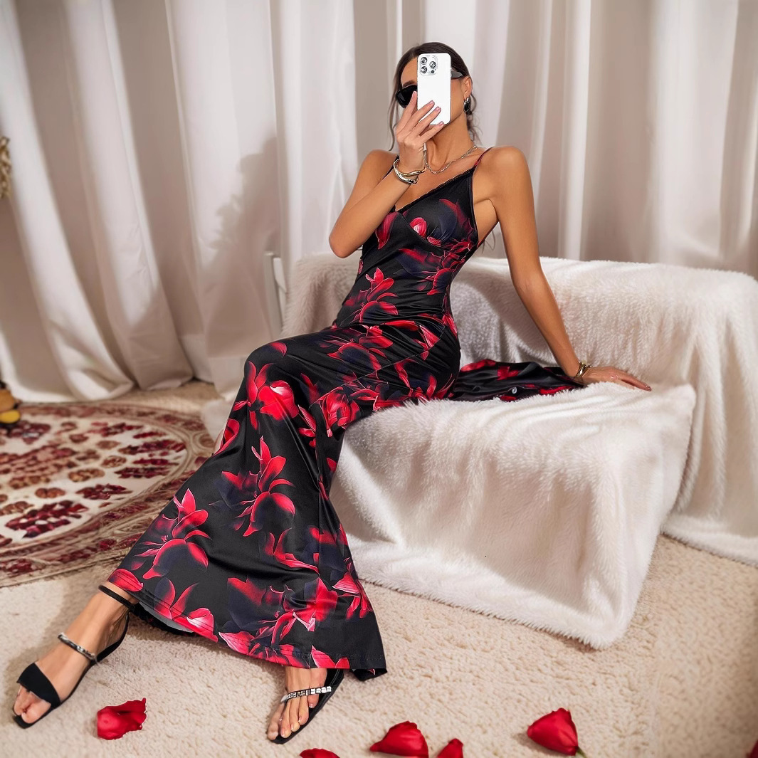 2025 summer new personalized and elegant design with printed V-neck exposed chest suspender hip hugging long skirt dress