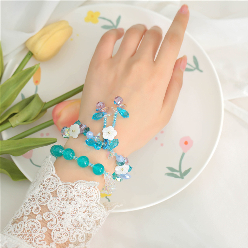 New pearl crystal women's temperament bracelet, fashionable geometric pendant, adjustable elasticity, shell electroplating bracelet