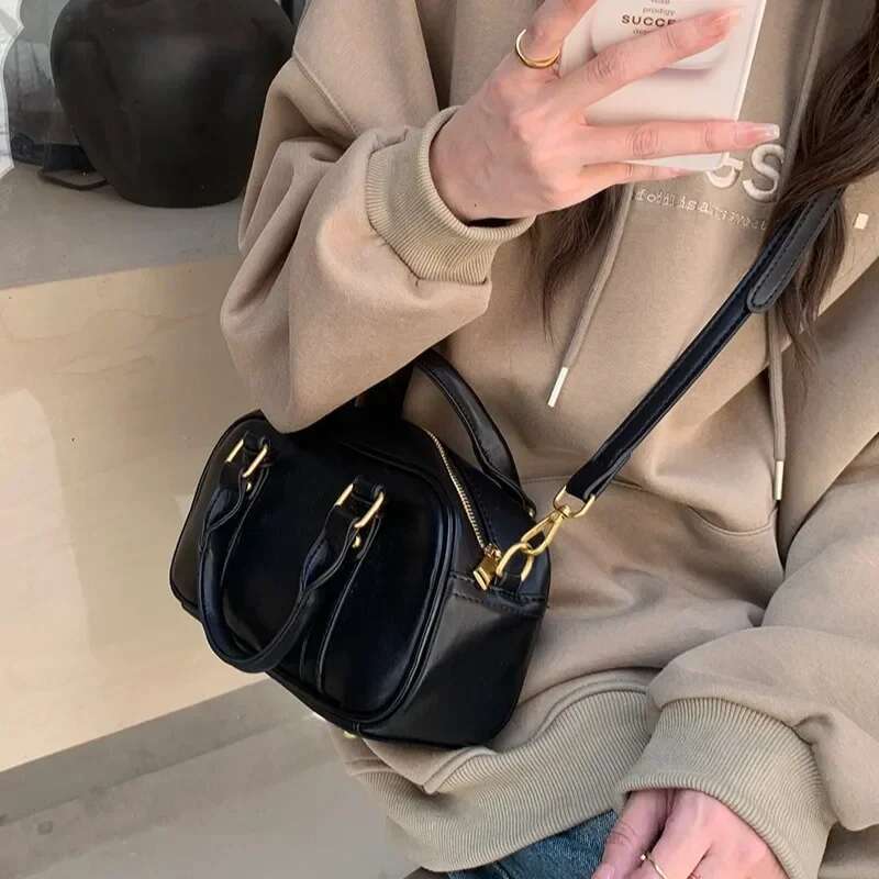 Casual Large Capacity Pu Leather Women 2024 New Autumn And Winter Retro Brown Commuter Shoulder Pillow Bag