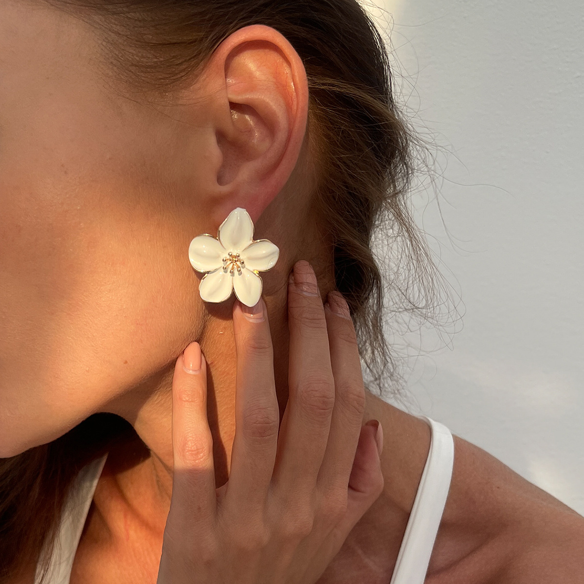 European and American Cross border Jewelry High end Fresh style Flower shaped Oil Dripping Earrings Elegant and Sweet Studs