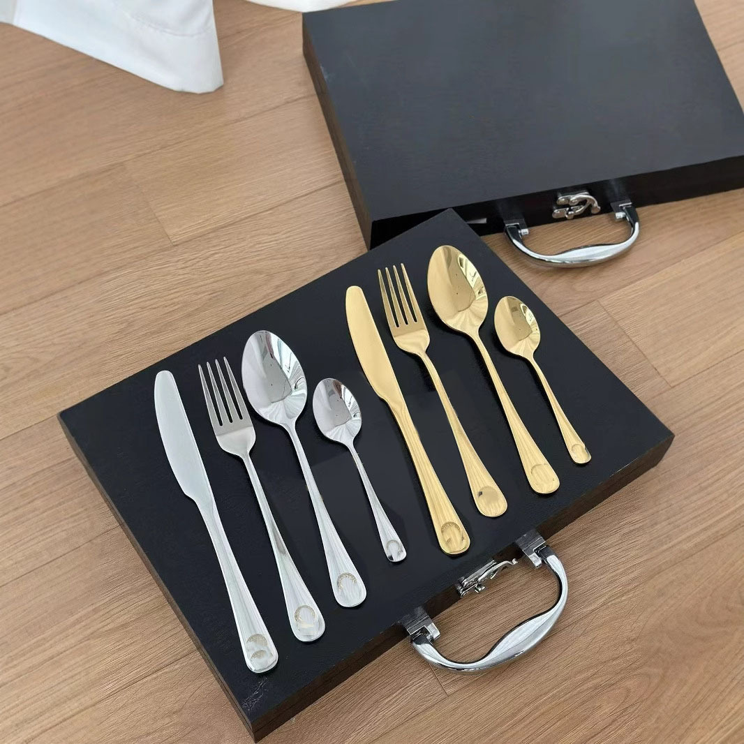 Stainless steel knife, fork and spoon 24-piece set of tableware, Western-style steak knife, fork and spoon, European-style tableware gift box set
