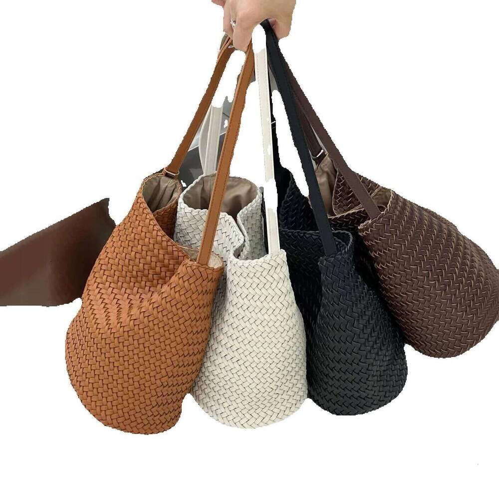 Designer Luxury Designer Luxury Hand-Woven 2025 New French Vintage Vacation Beach PU Leather Large Capacity Women's One-Shoulder Crossbody Bucket