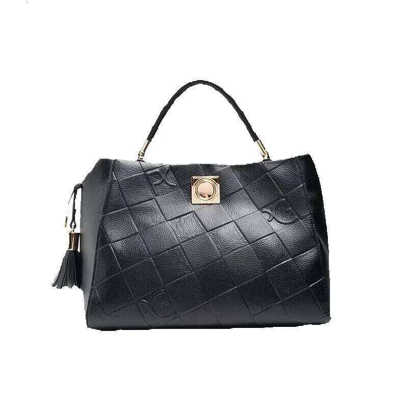 Designer Luxury Designer Luxury PG Quality Niche Brand Design Versatile Delicate Handbag Casual Light High Sense Fashion Women's Bag