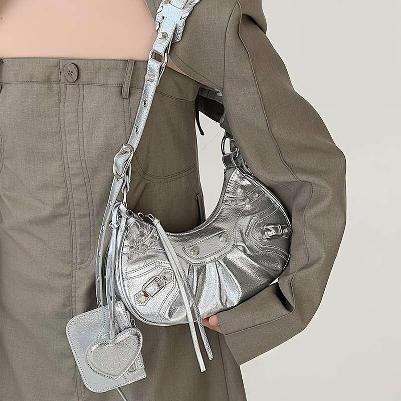2025 New Fashion Trend Motorcycle Underarm Rivet Tassel High-end Wrinkle Single Shoulder Crossbody Women's Bag