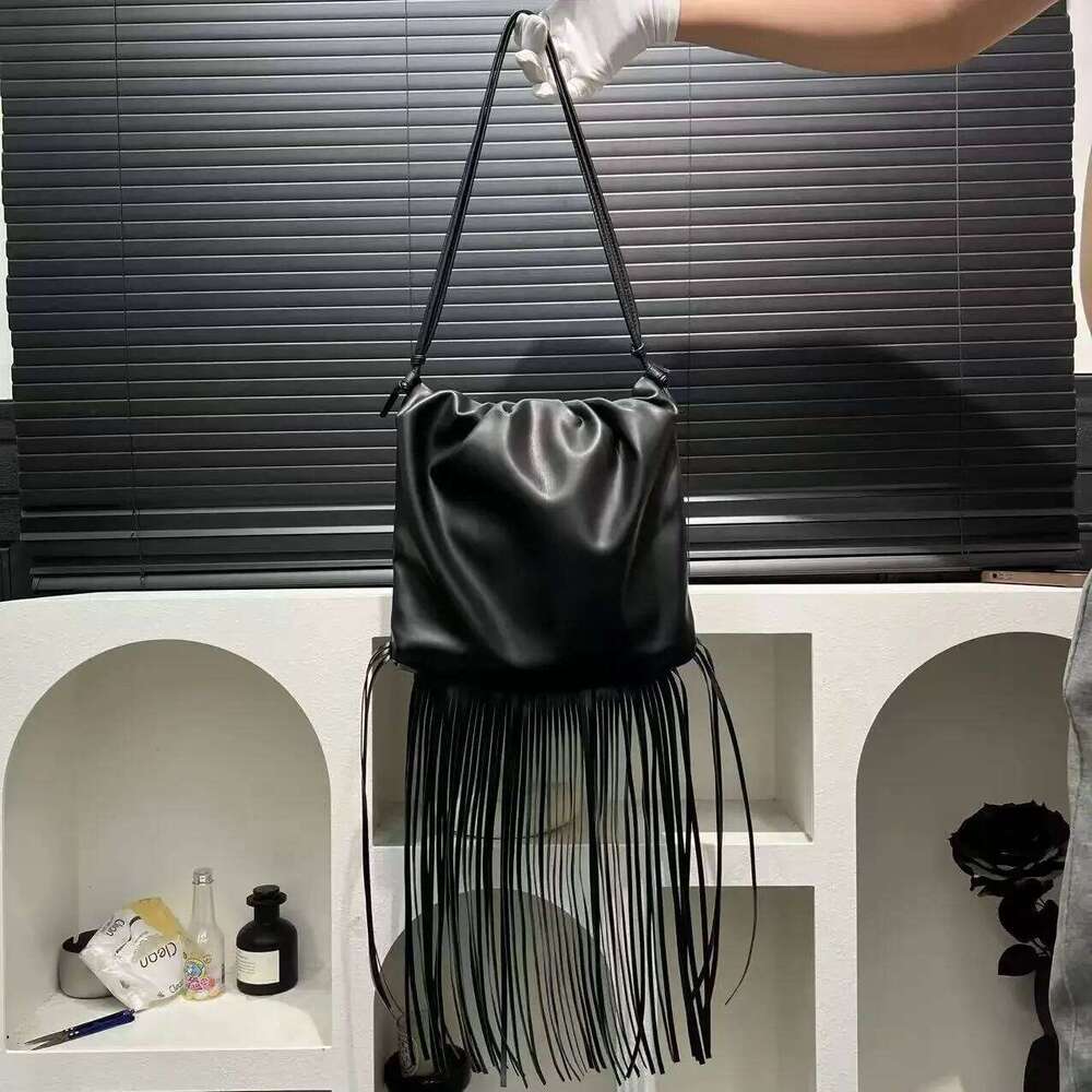 Women's Bags Designer Ladies' Fashionable And Elegant Tassel Handbag, Made Of Pure Vegan Leather, Retro Dinner Shoulder Bag