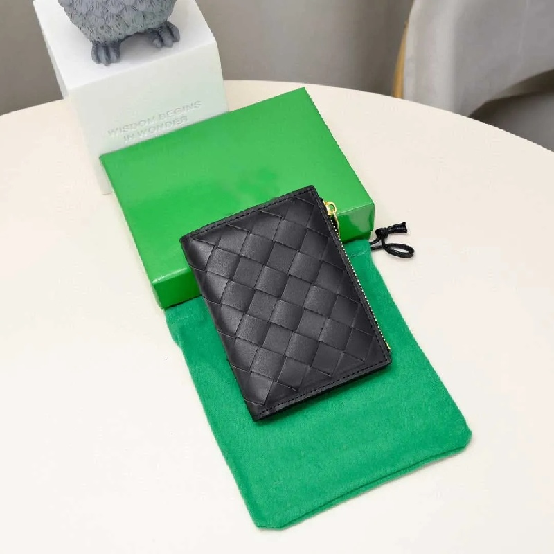 Woman designer wallet Woven Coin Bags luxury wallet Elegant Top Quality designer Unisex genuine Leather Purse for Cards Stylish wallet with Multiple Zipped Pockets
